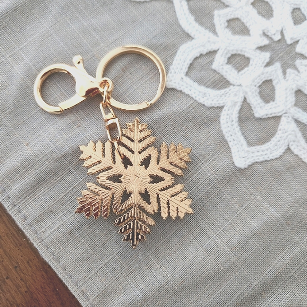 💥SALE💥Snowflake Rhinestone New Keychain, - Picture 2 of 3